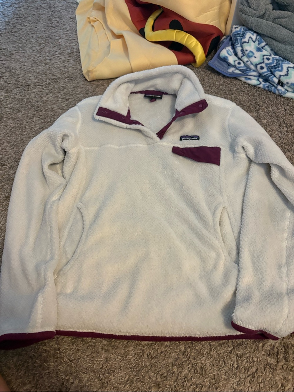 Patagonia Men’s Cream Fleece Pullover with Burgundy Accents